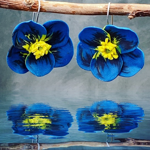 Matana Handmade Flower earrings in Blue and Yellow - Picture 2 of 8